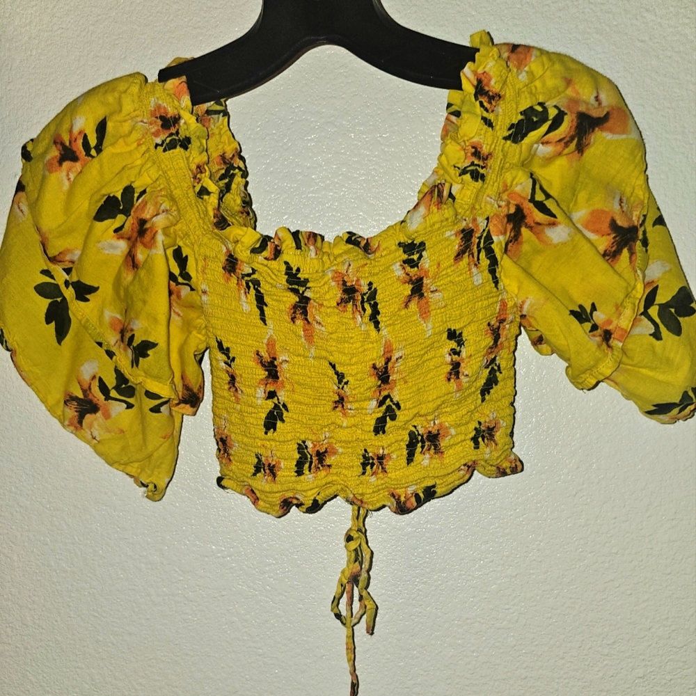 Yellow floral scrunching shirt size medium